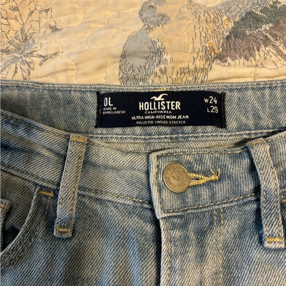 Hollister Ultra High Rise Mom Jeans 0L / 24 Light Wash - Picture 3 of 6